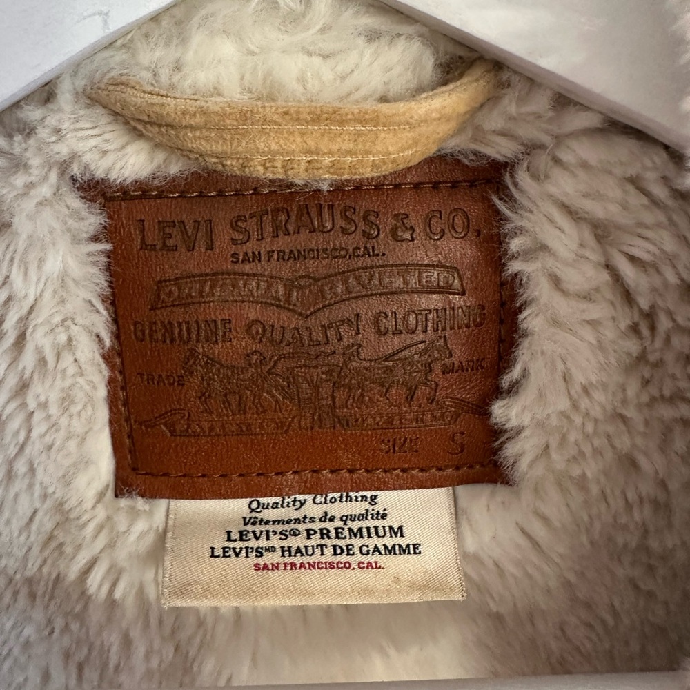 Cropped Levi’s jacket size small - Picture 2 of 7